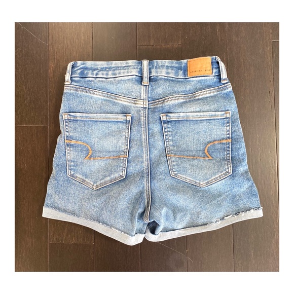American Eagle Curvy Hi-Waist Distressed Shorts - Picture 4 of 7